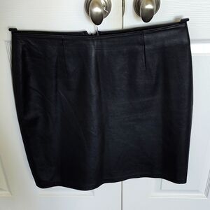 Like new Yvonne Marie 100% lamb leather skirt size 14